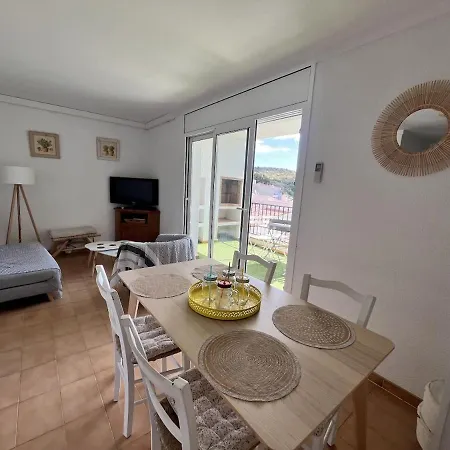 Maena Cameron Canyelles Apartament Roses